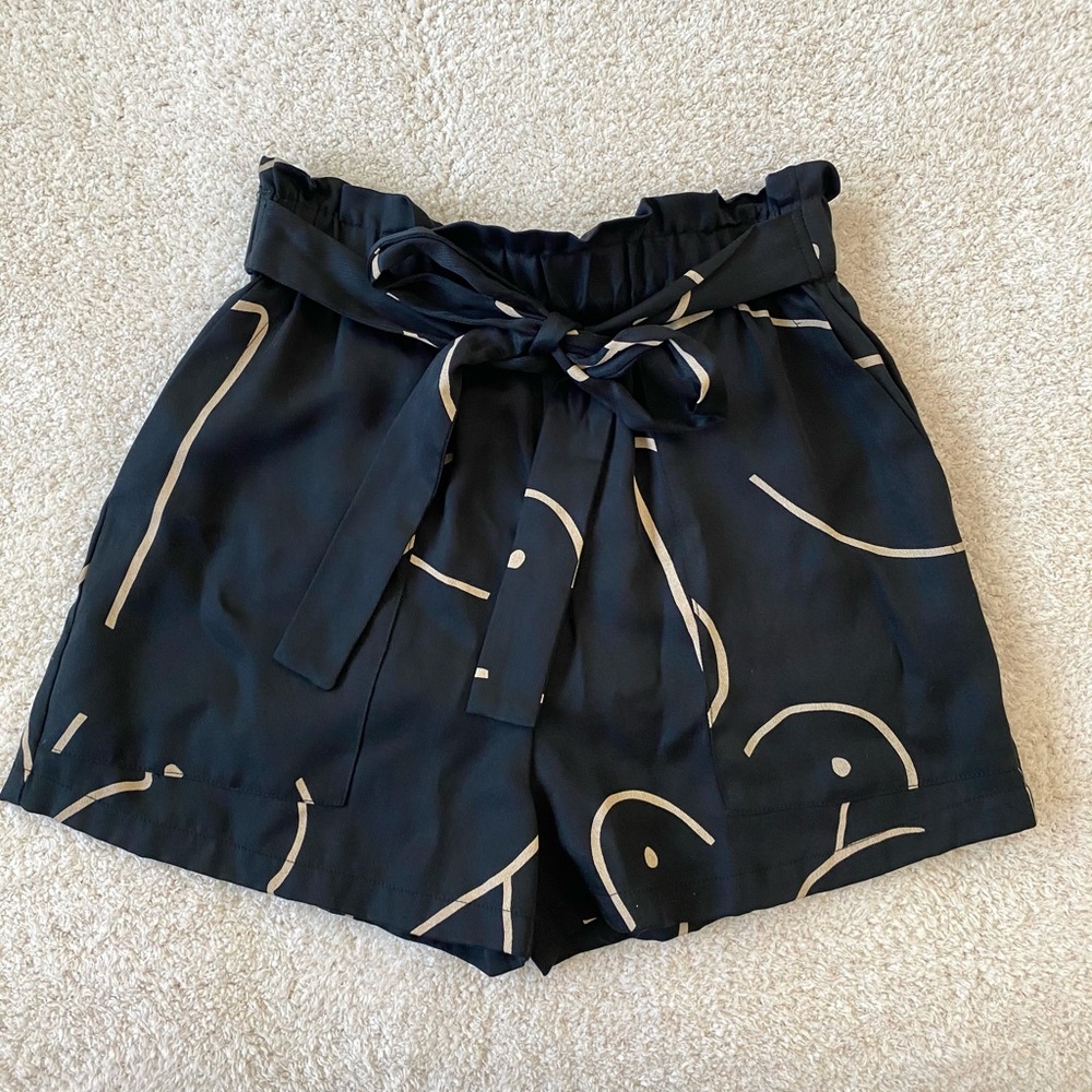 NWT Comune paper bag shorts